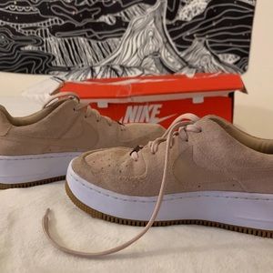 Nike women’s Air Force 1 sage low